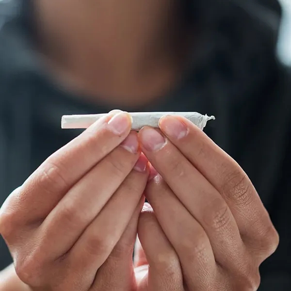Lifestyle color option for 1 1/4" Rolling Papers