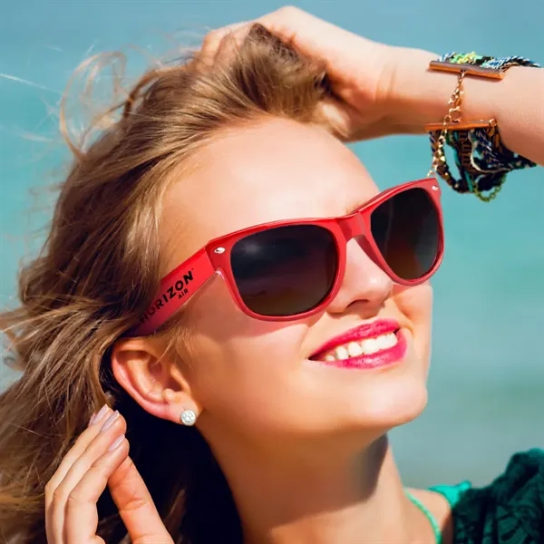 Lifestyle color option for Metallic Sunglasses