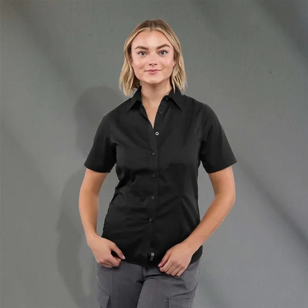 Black (995) color option for Women's Stirling Short Sleeve Shirt