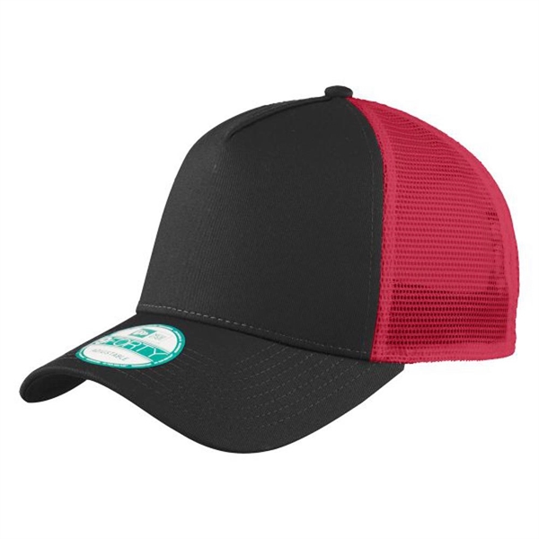 Black/Scarlet color option for Captain's Men Face Cap